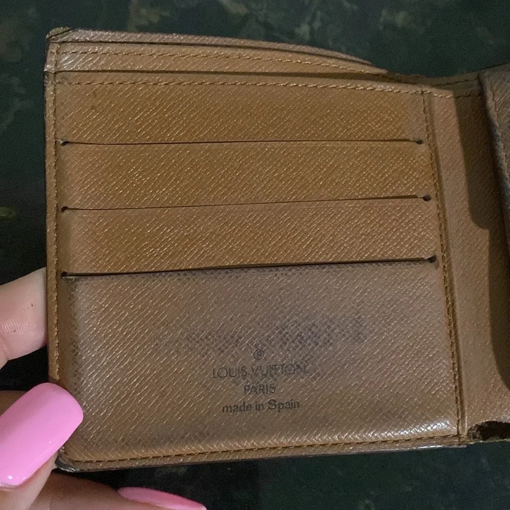Authentic Louis Vuitton vintage wallet, monogram Needs love on inside (inside)